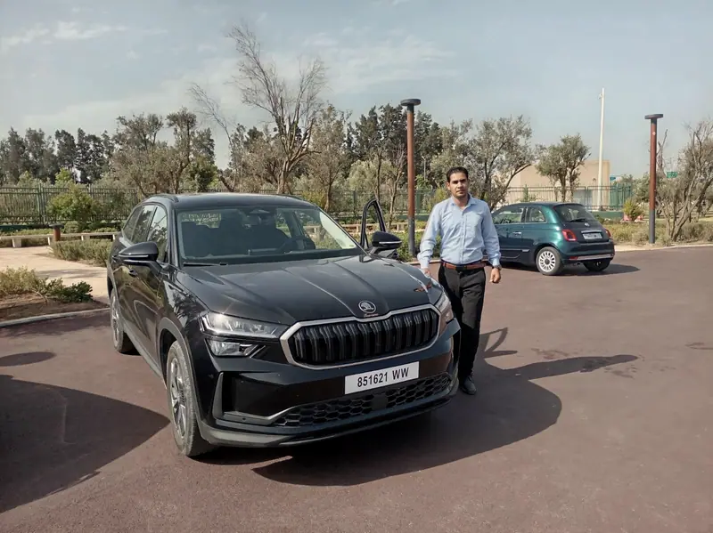 A Damask driver beside the Škoda Kodiaq