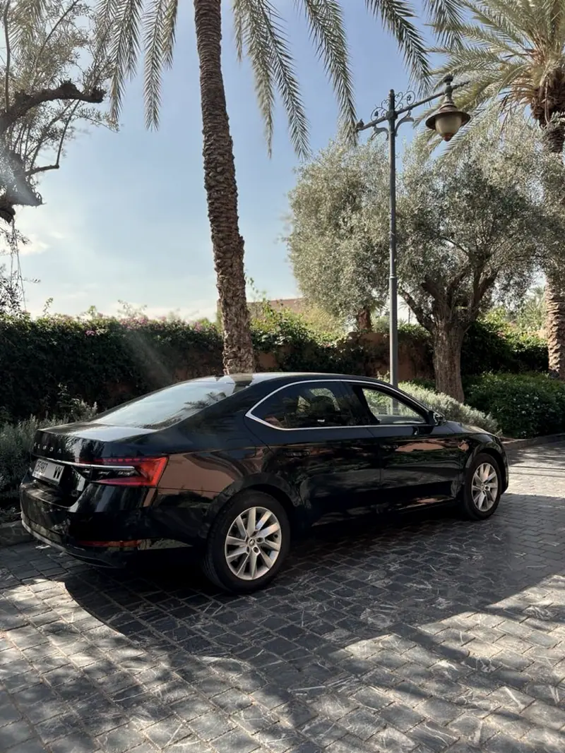 The black Škoda Superb